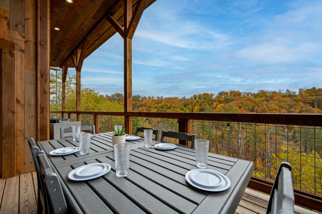 גטלינבורג The Overlook - '21 Cabin - Gorgeous Unobstructed Views - Fire Pit Table - Gamerm - Hottub - Xbox - Lots Of Bears מראה חיצוני תמונה